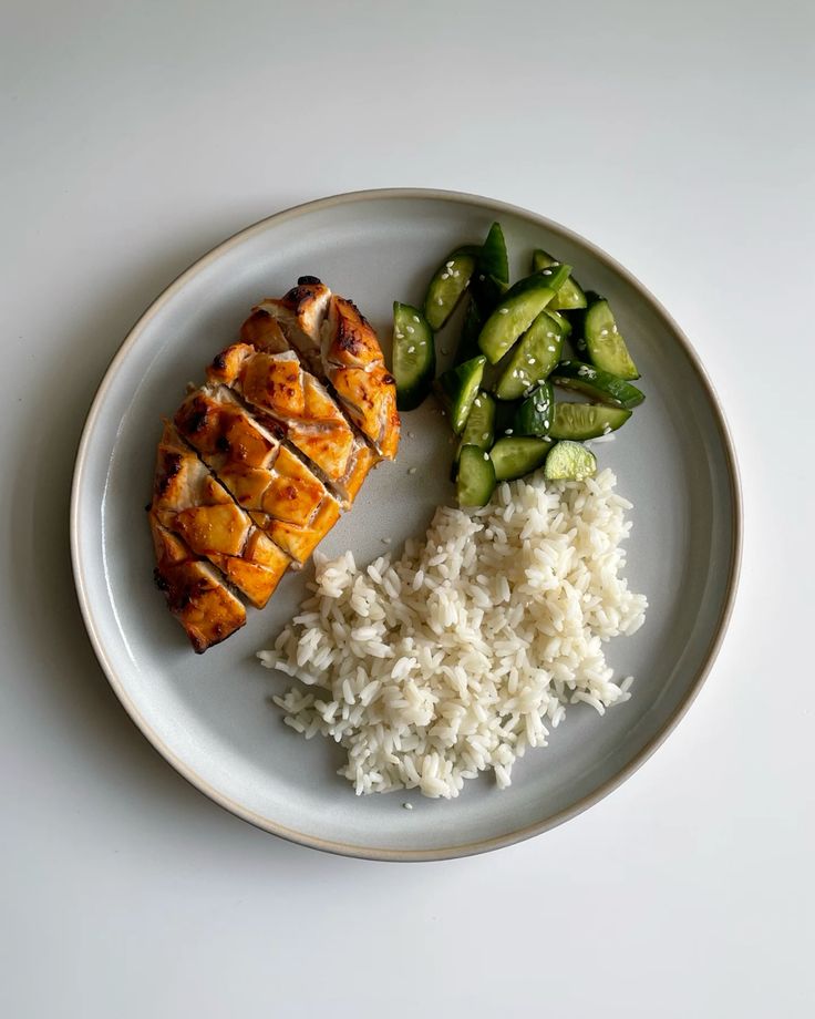 Abstract balanced plate illustration used as a visual anchor for meal lane ideas